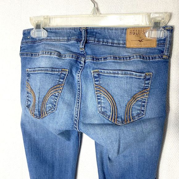Hollister Jeans Womens Distressed Low Rise Medium Wash Denim Blue Size 24x33 - Picture 11 of 12